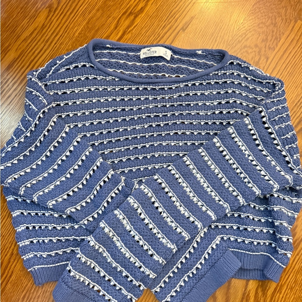 Hollister Women's Navy and White Striped Sweater